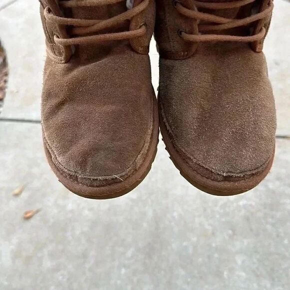 UGG Neumel Classic Fur Lined Suede Lace-Up Chukka Boots Men’s Sz 8